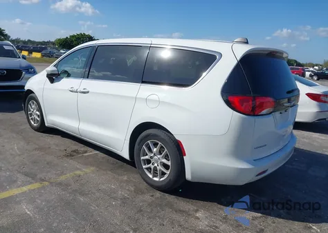 2022 Chrysler Voyager Lx z USA, uszkodzony, nr VIN 2C4RC1CG0NR208549